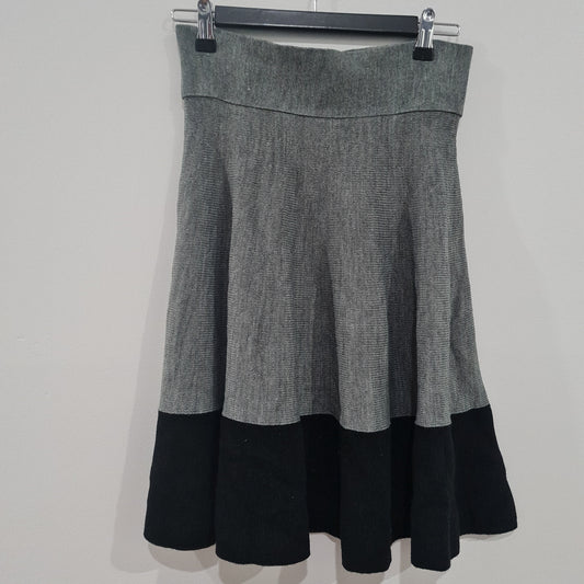 Luxe Relaxing Grey/black Skirt Size 40